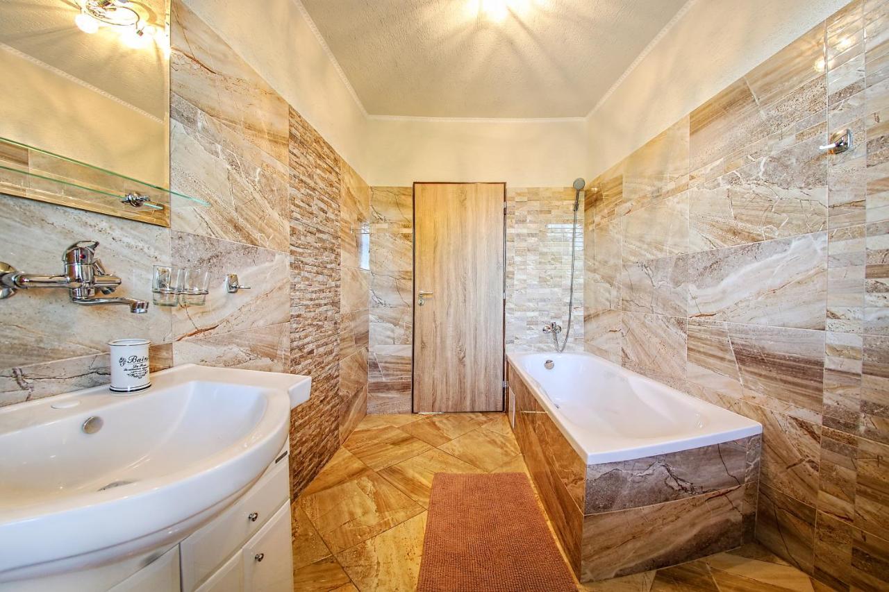Villa Laura Liptovský Mikuláš Dış mekan fotoğraf